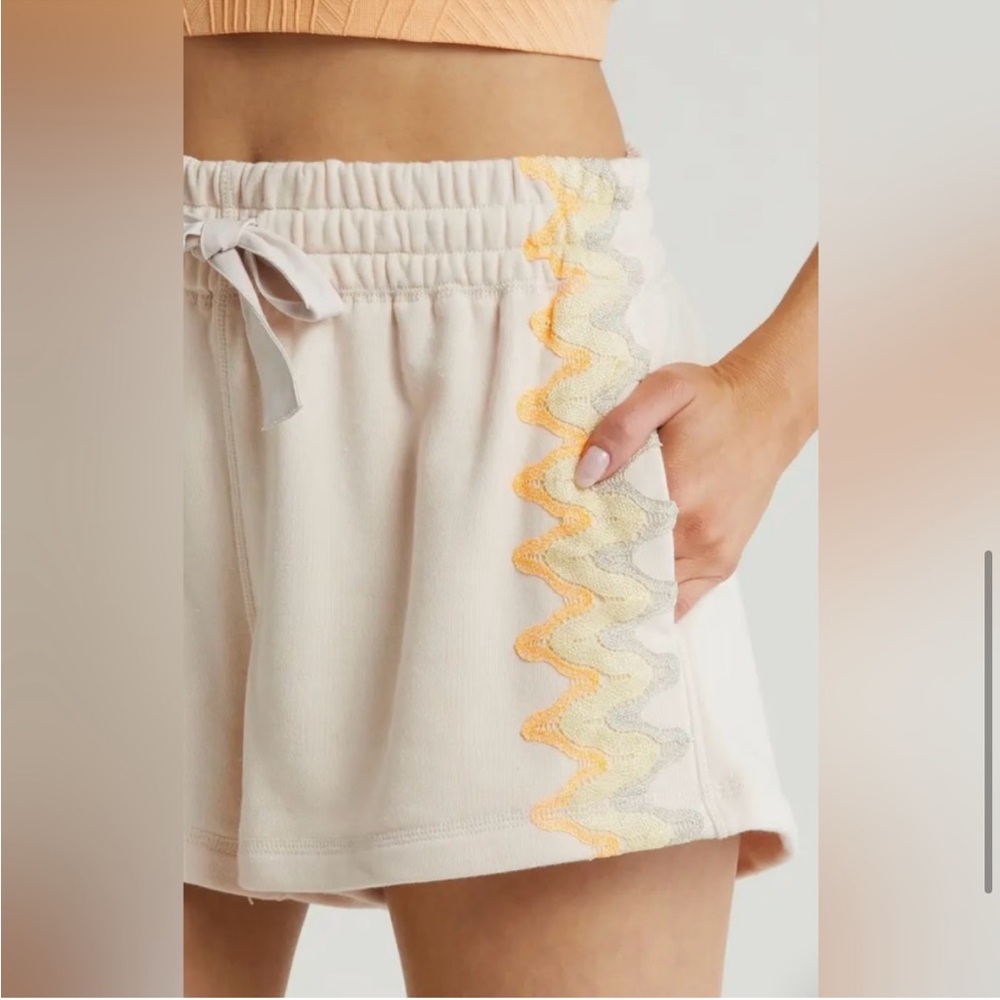 NWOT FP Movement Feeling Wavy Shorts, Bleached Clay Combo, Sz L - Picture 5 of 5